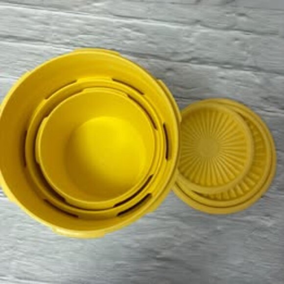 Lot Vintage Tupperware Canisters Servalier Nesting Yellow w/ Lids - Picture 2 of 13